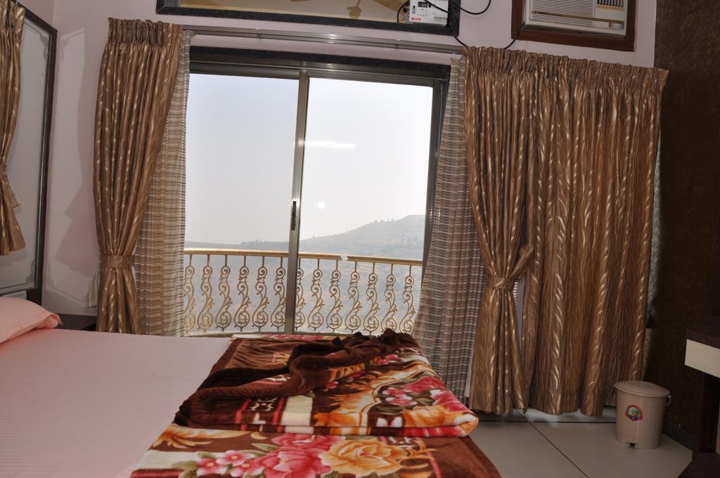 Raval Bunglow Hotel Panchgani Room photo